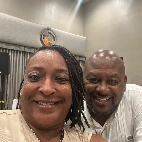 Meet your Posher, Tiffanie - Picture 1 of 2